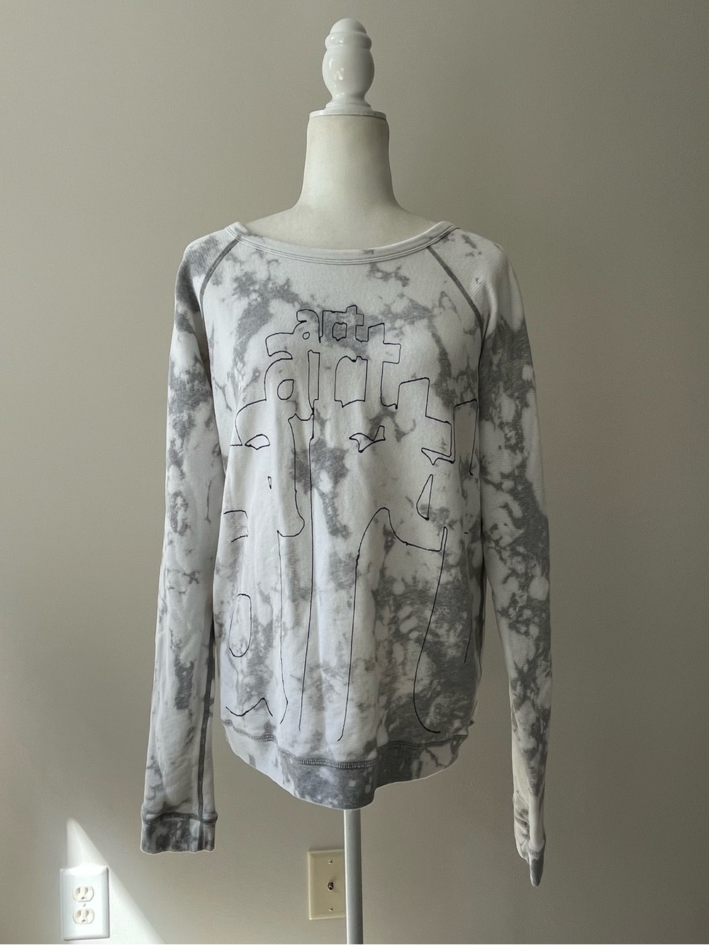 freecity RARE Front and Back Art Graphic Gray Tie-Dye Raglan Sweatshirt